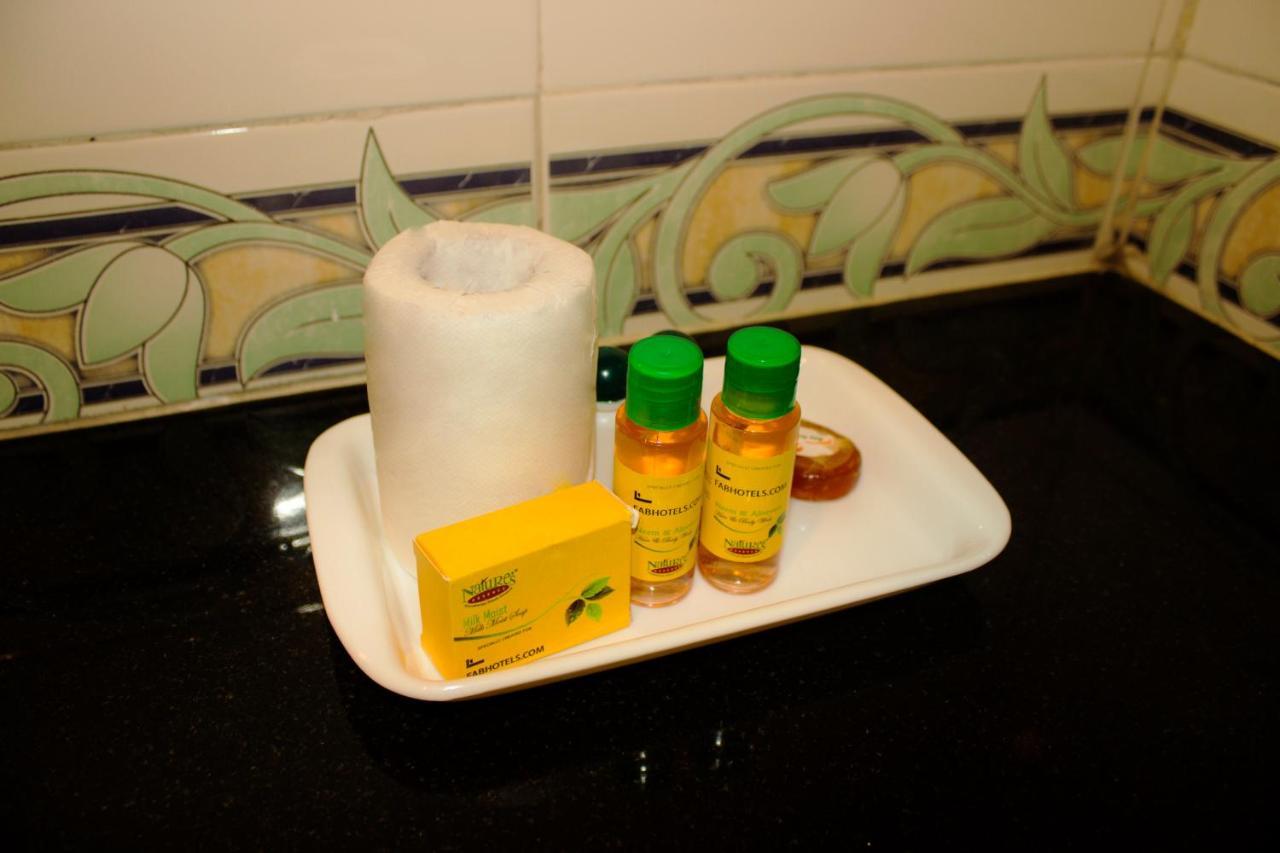 Fabhotel Roselle Inn Lucknow Buitenkant foto