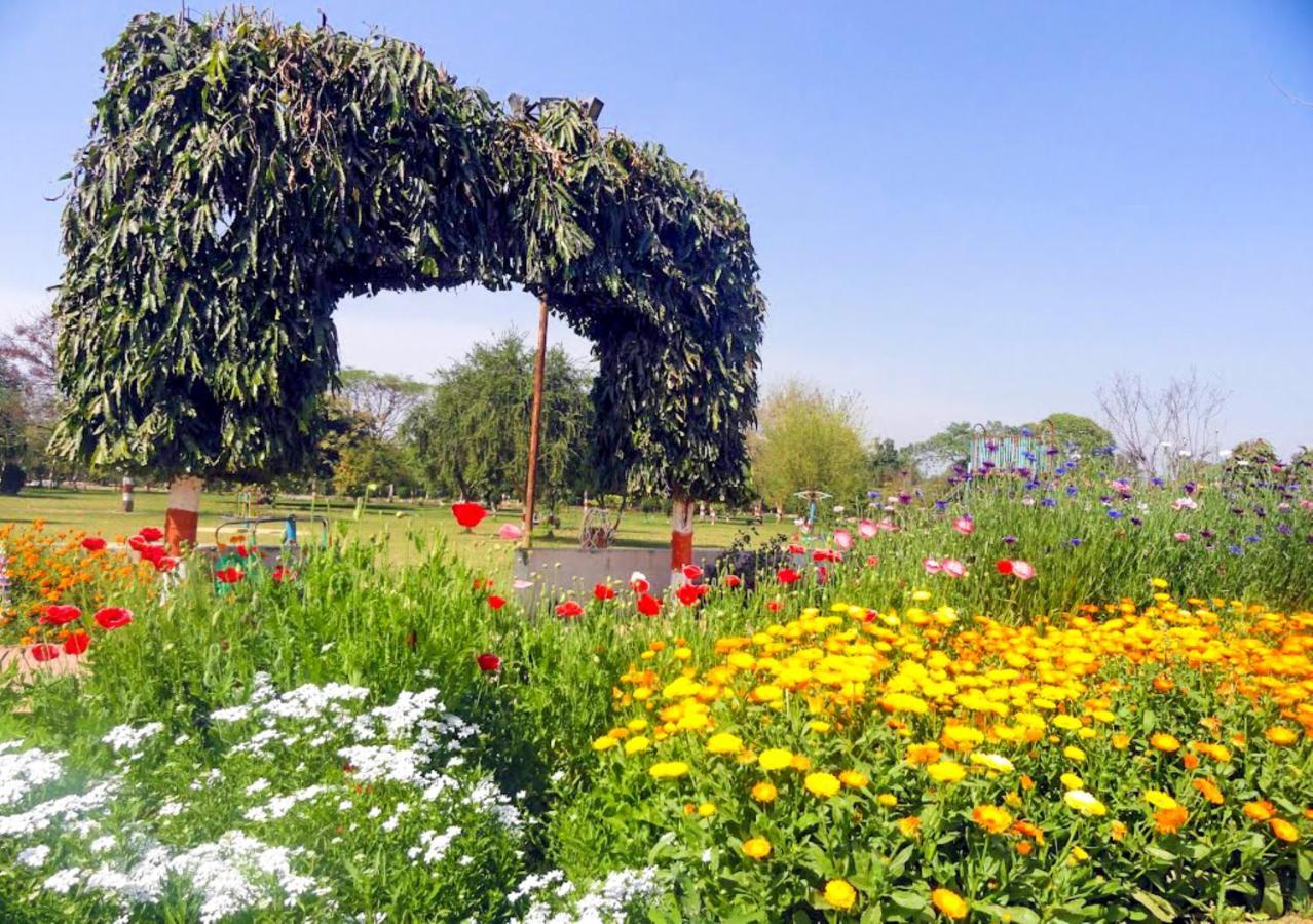 Fabhotel Roselle Inn Lucknow Buitenkant foto