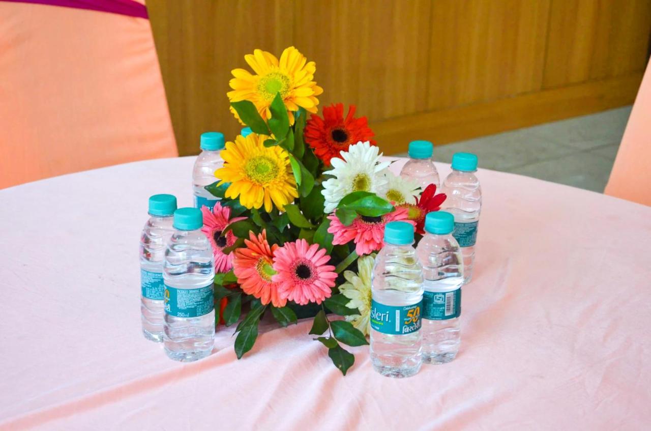 Fabhotel Roselle Inn Lucknow Buitenkant foto