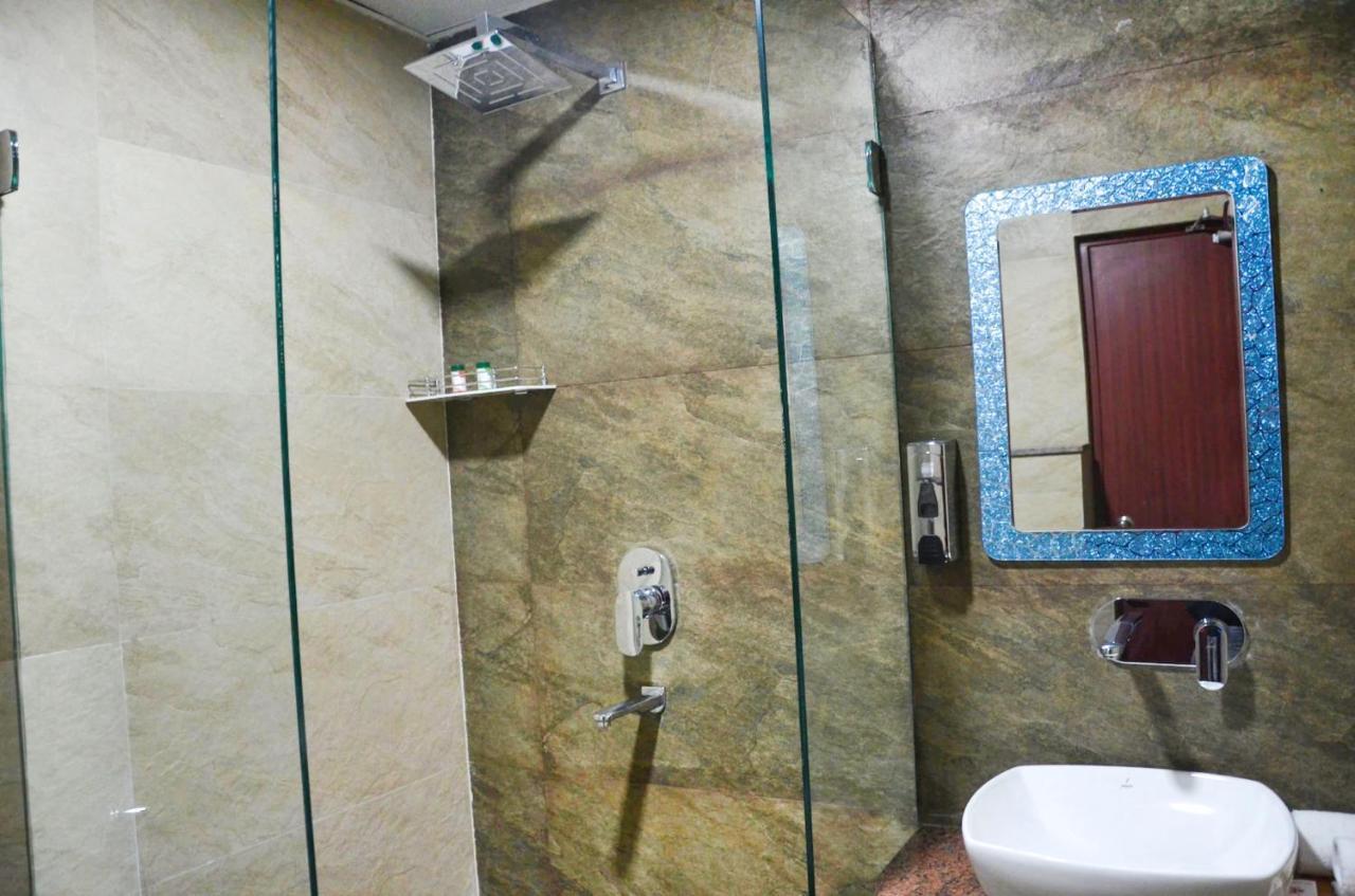 Fabhotel Roselle Inn Lucknow Buitenkant foto
