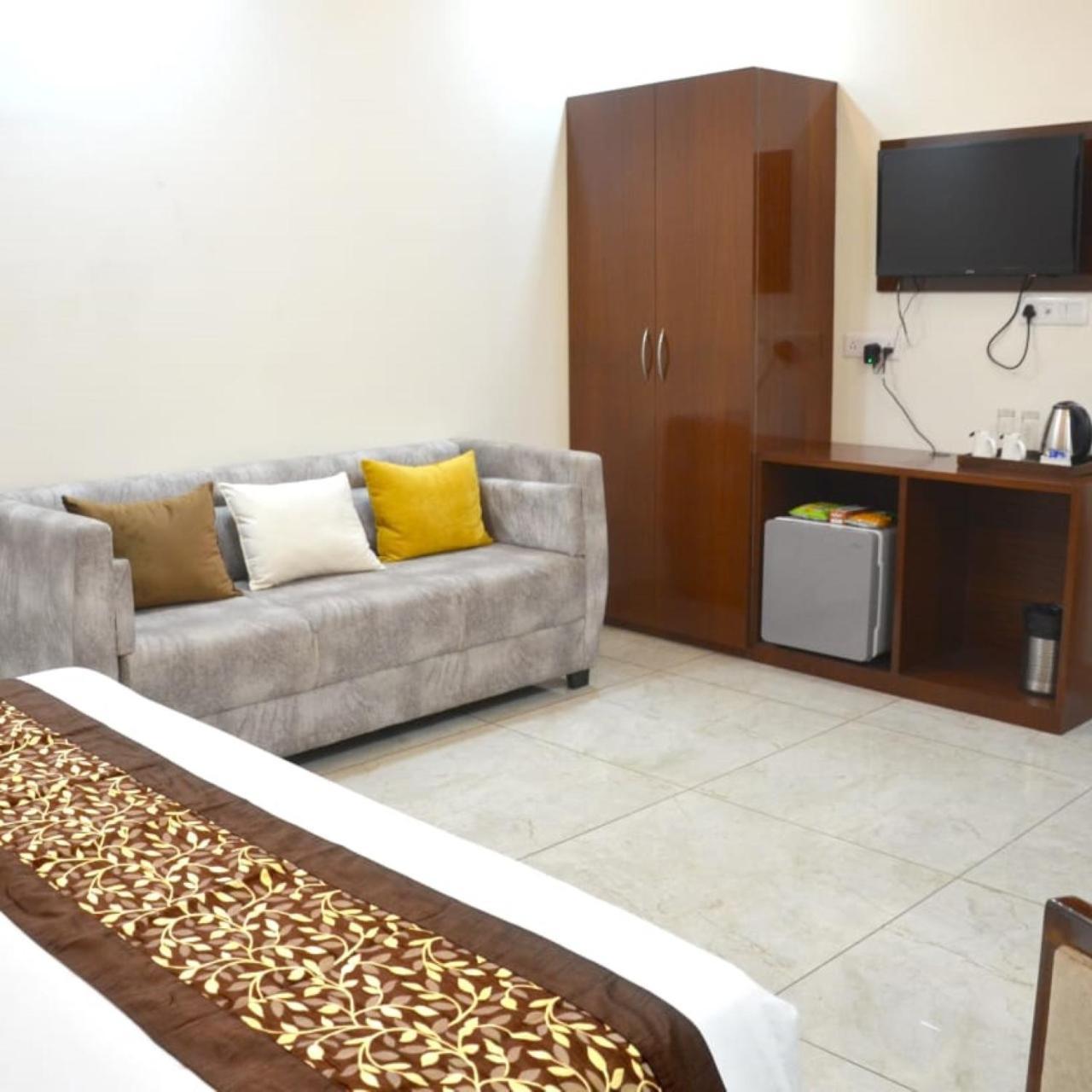 Fabhotel Roselle Inn Lucknow Buitenkant foto