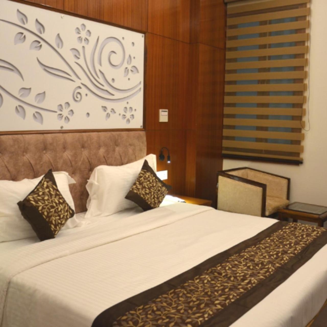 Fabhotel Roselle Inn Lucknow Buitenkant foto