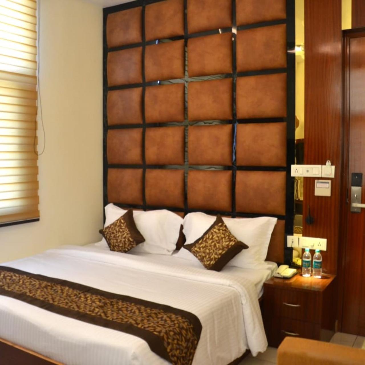 Fabhotel Roselle Inn Lucknow Buitenkant foto