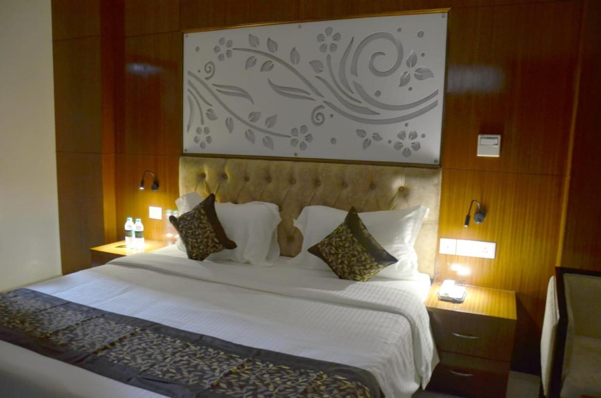 Fabhotel Roselle Inn Lucknow Buitenkant foto