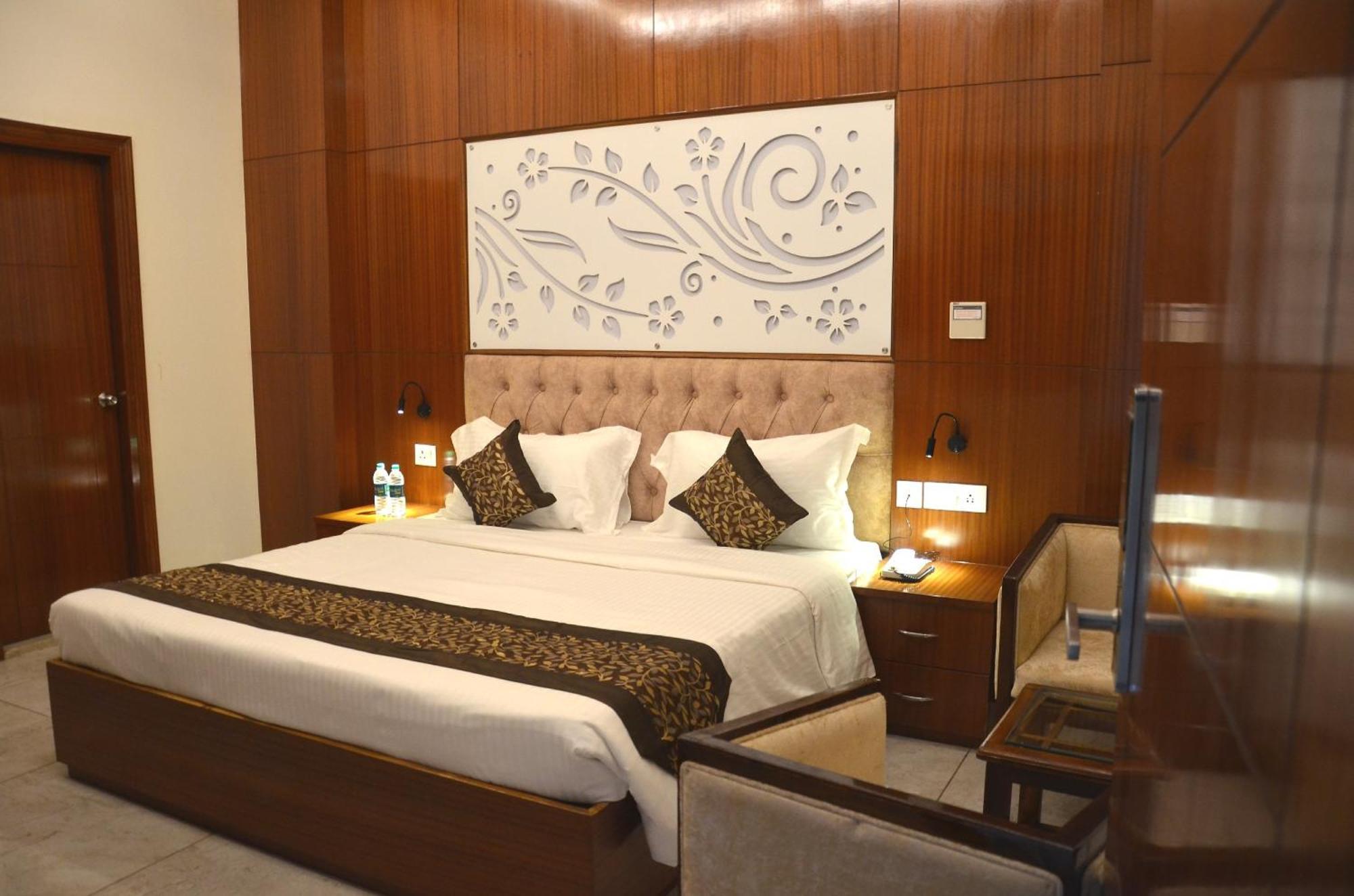 Fabhotel Roselle Inn Lucknow Buitenkant foto