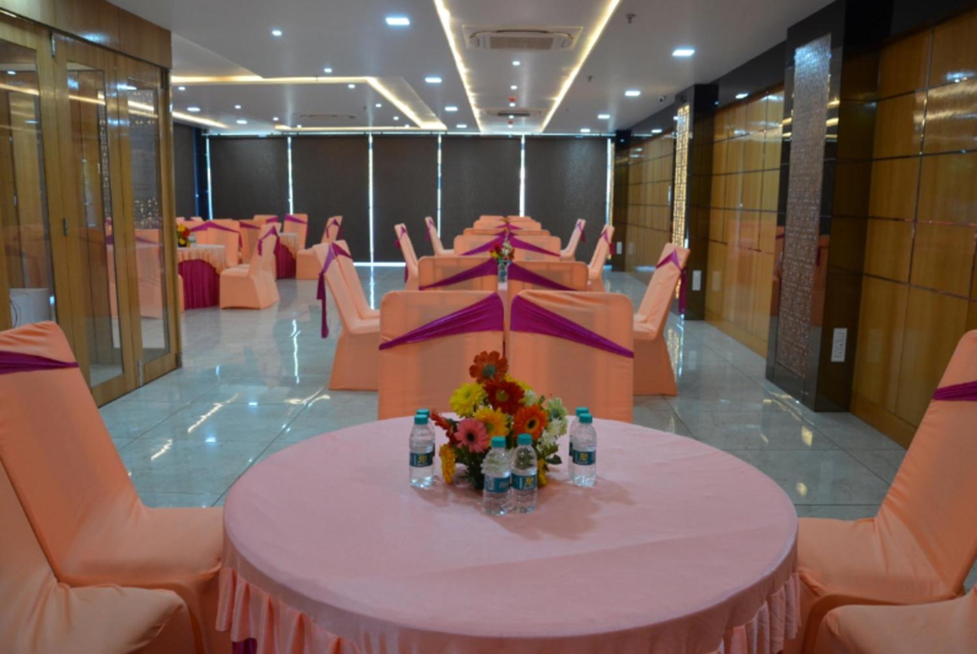 Fabhotel Roselle Inn Lucknow Buitenkant foto