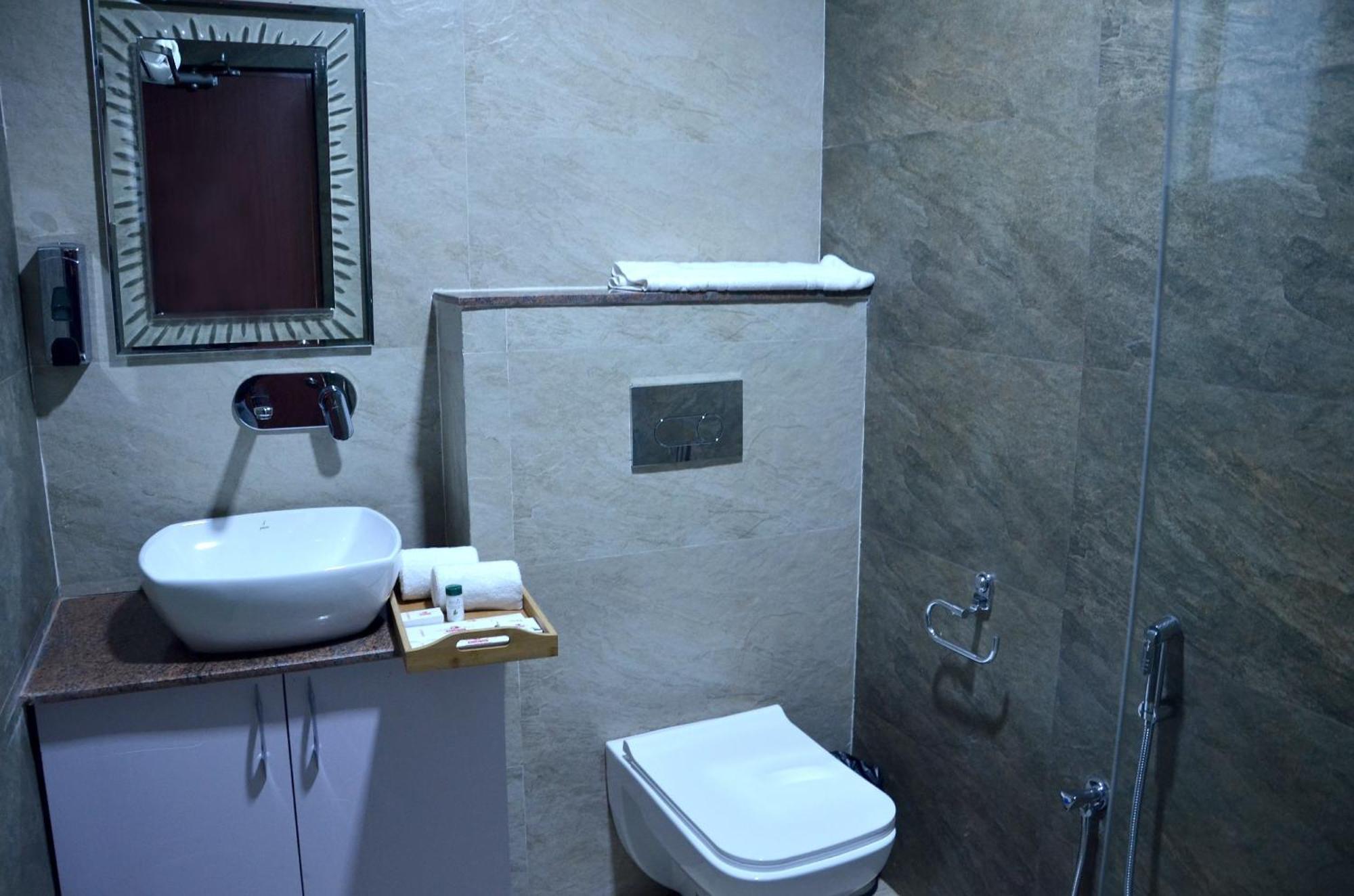 Fabhotel Roselle Inn Lucknow Buitenkant foto