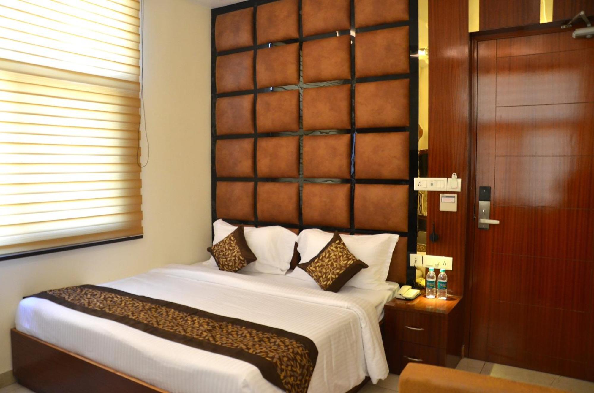 Fabhotel Roselle Inn Lucknow Buitenkant foto